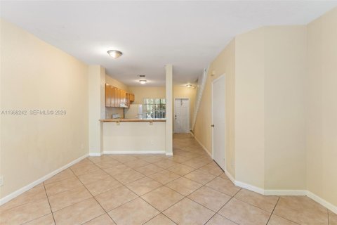 Снять в аренду таунхаус в Пемброк-Пайнс, Флорида 2 спальни, 104.05м2, № 2051335 - фото 8