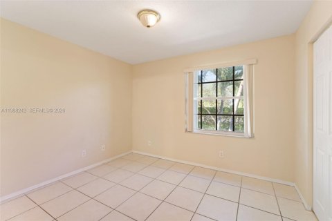 Снять в аренду таунхаус в Пемброк-Пайнс, Флорида 2 спальни, 104.05м2, № 2051335 - фото 16