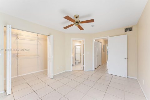 Снять в аренду таунхаус в Пемброк-Пайнс, Флорида 2 спальни, 104.05м2, № 2051335 - фото 14