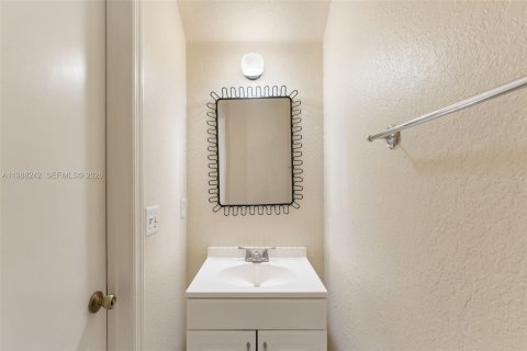 Снять в аренду таунхаус в Пемброк-Пайнс, Флорида 2 спальни, 104.05м2, № 2051335 - фото 9