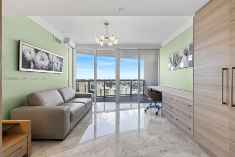 Condo in Sunny Isles Beach, Florida, 3 bedrooms № 2186255 - photo 15