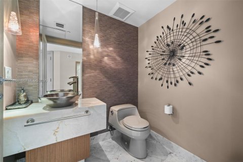 Condo in Sunny Isles Beach, Florida, 3 bedrooms № 2186255 - photo 16