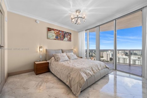 Condo in Sunny Isles Beach, Florida, 3 bedrooms № 2186255 - photo 12