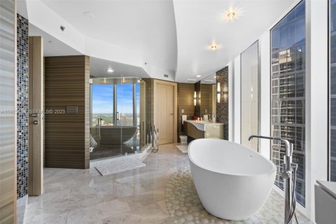 Condo in Sunny Isles Beach, Florida, 3 bedrooms № 2186255 - photo 10