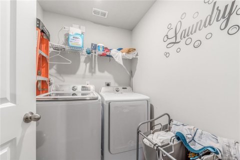 Townhouse in Stuart, Florida 3 bedrooms, 167.6 sq.m. № 938875 - photo 1