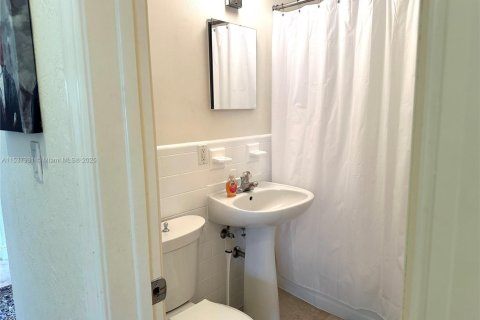 Снять в аренду виллу или дом в Форт-Лодердейл, Флорида 5 спален, 358.42м2, № 1958465 - фото 14