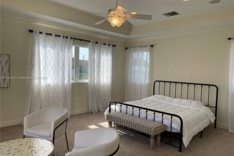 Снять в аренду виллу или дом в Форт-Лодердейл, Флорида 5 спален, 358.42м2, № 1958465 - фото 16