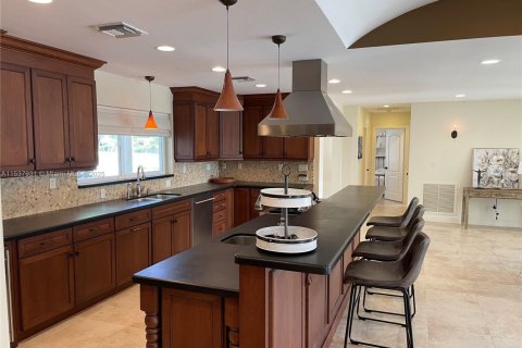 Снять в аренду виллу или дом в Форт-Лодердейл, Флорида 5 спален, 358.42м2, № 1958465 - фото 11