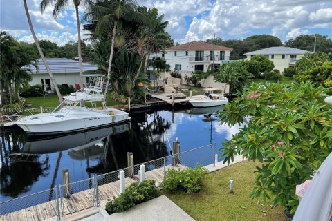 Снять в аренду виллу или дом в Форт-Лодердейл, Флорида 5 спален, 358.42м2, № 1958465 - фото 26