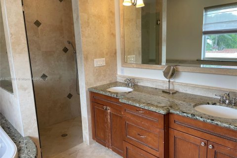 Снять в аренду виллу или дом в Форт-Лодердейл, Флорида 5 спален, 358.42м2, № 1958465 - фото 27