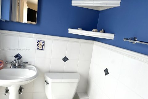 Снять в аренду виллу или дом в Форт-Лодердейл, Флорида 5 спален, 358.42м2, № 1958465 - фото 18