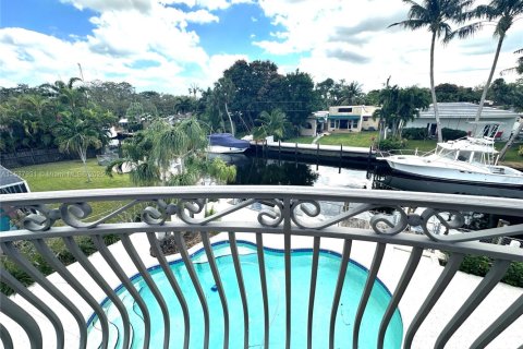 Снять в аренду виллу или дом в Форт-Лодердейл, Флорида 5 спален, 358.42м2, № 1958465 - фото 23