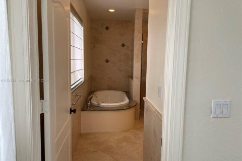 Снять в аренду виллу или дом в Форт-Лодердейл, Флорида 5 спален, 358.42м2, № 1958465 - фото 28