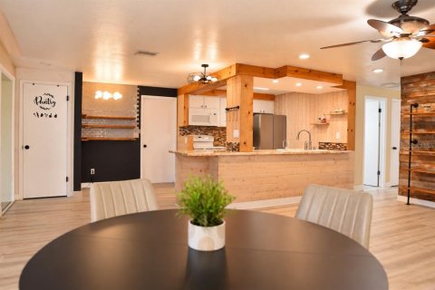 House in Saint Petersburg, Florida 2 bedrooms, 92.62 sq.m. № 2419834 - photo 11