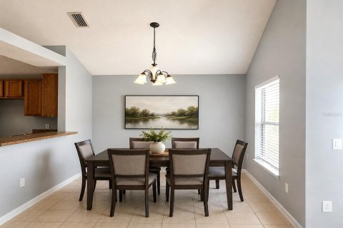 House in Clermont, Florida 4 bedrooms, 168.71 sq.m. № 2237931 - photo 3