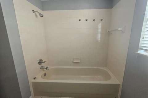 House in Clermont, Florida 4 bedrooms, 168.71 sq.m. № 2237931 - photo 22