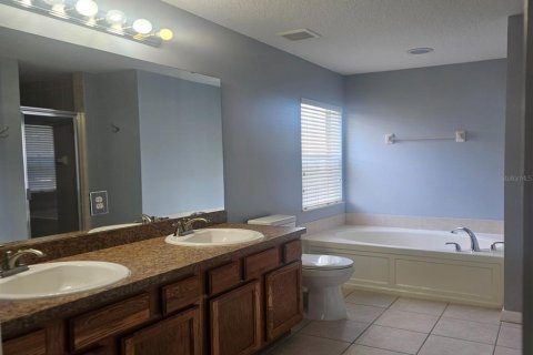 House in Clermont, Florida 4 bedrooms, 168.71 sq.m. № 2237931 - photo 18