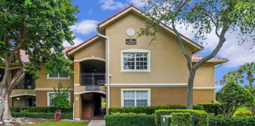 Condo in Pembroke Pines, Florida, 3 bedrooms № 2249886