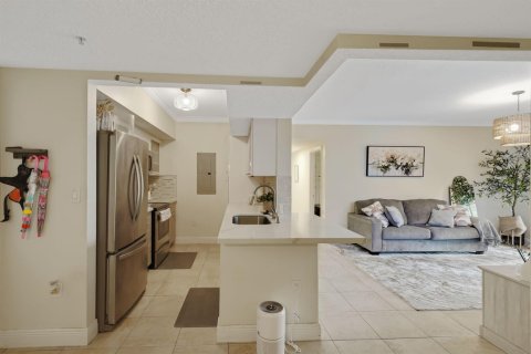 Condo in Pembroke Pines, Florida, 3 bedrooms № 2249886 - photo 3