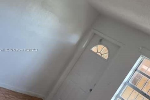 Снять в аренду квартиру в Флорида-Сити, Флорида 2 спальни, 323.86м2, № 1957748 - фото 9