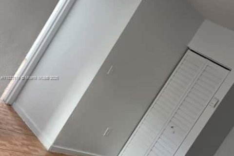 Снять в аренду квартиру в Флорида-Сити, Флорида 2 спальни, 323.86м2, № 1957748 - фото 8