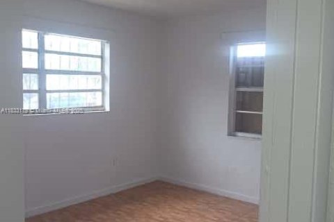 Снять в аренду квартиру в Флорида-Сити, Флорида 2 спальни, 323.86м2, № 1957748 - фото 4