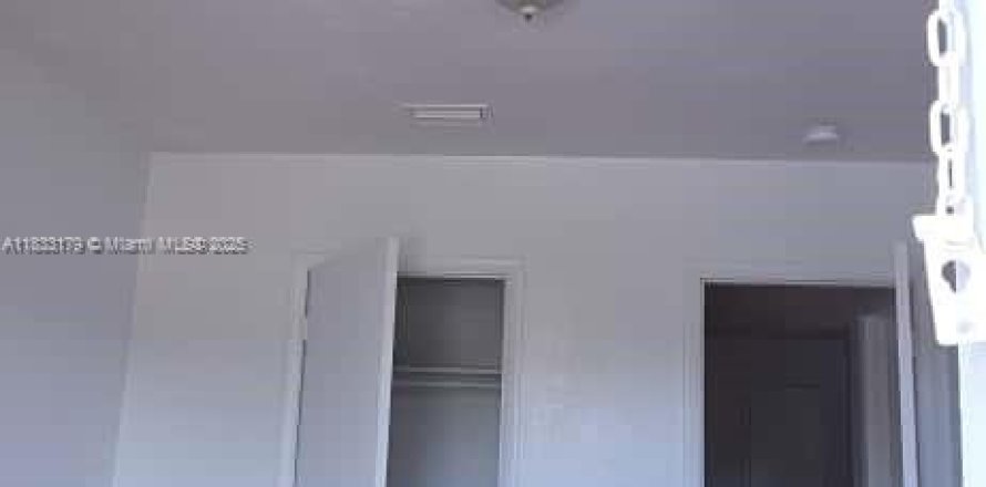 Квартира в Флорида-Сити, Флорида 2 спальни, 323.86м2 № 1957748