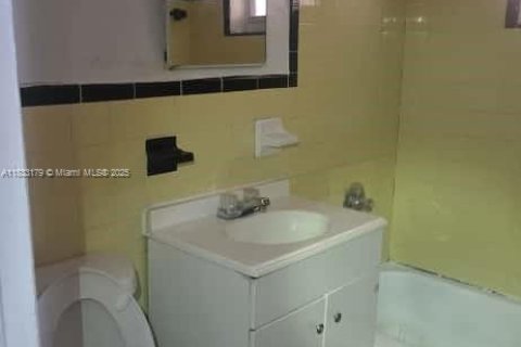 Снять в аренду квартиру в Флорида-Сити, Флорида 2 спальни, 323.86м2, № 1957748 - фото 6