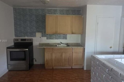 Снять в аренду квартиру в Флорида-Сити, Флорида 2 спальни, 323.86м2, № 1957748 - фото 7