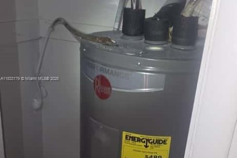 Снять в аренду квартиру в Флорида-Сити, Флорида 2 спальни, 323.86м2, № 1957748 - фото 5