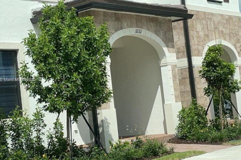 Touwnhouse à louer à Hialeah, Floride: 3 chambres, 153.29 m2 № 1946715 - photo 1