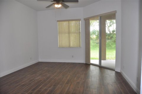 Villa ou maison à louer à Weston, Floride: 4 chambres, 230.03 m2 № 2087629 - photo 9