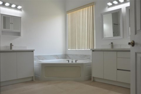 Villa ou maison à louer à Weston, Floride: 4 chambres, 230.03 m2 № 2087629 - photo 10