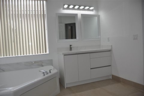 Villa ou maison à louer à Weston, Floride: 4 chambres, 230.03 m2 № 2087629 - photo 11