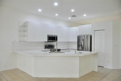 Villa ou maison à louer à Weston, Floride: 4 chambres, 230.03 m2 № 2087629 - photo 4