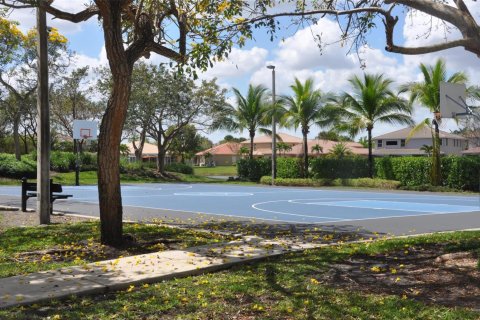 Villa ou maison à louer à Weston, Floride: 4 chambres, 230.03 m2 № 2087629 - photo 30