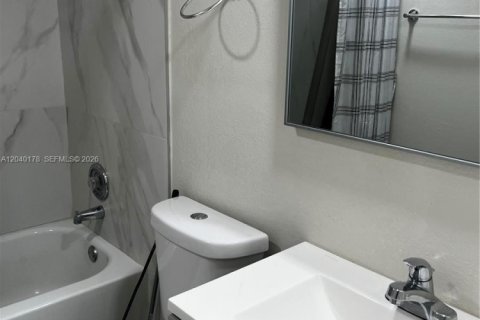 Condominio en alquiler en Pinecrest, Florida, 2 dormitorios, 89.19 m2 № 2086443 - foto 11