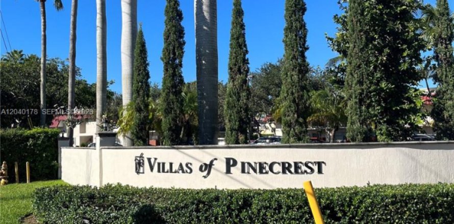 Condominio en Pinecrest, Florida, 2 dormitorios  № 2086443
