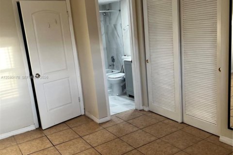Condominio en alquiler en Pinecrest, Florida, 2 dormitorios, 89.19 m2 № 2086443 - foto 18