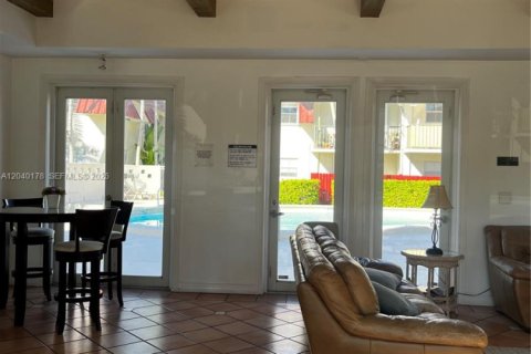 Condominio en alquiler en Pinecrest, Florida, 2 dormitorios, 89.19 m2 № 2086443 - foto 21
