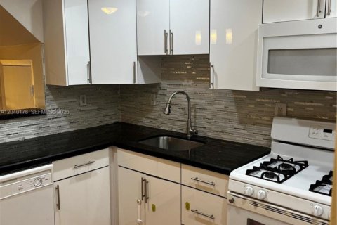 Condominio en alquiler en Pinecrest, Florida, 2 dormitorios, 89.19 m2 № 2086443 - foto 2