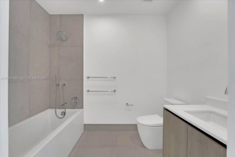 Condo in Bay Harbor Islands, Florida, 4 bedrooms № 2090879 - photo 11