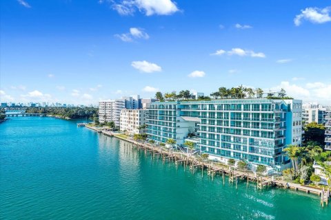 Condo in Bay Harbor Islands, Florida, 4 bedrooms № 2090879 - photo 22