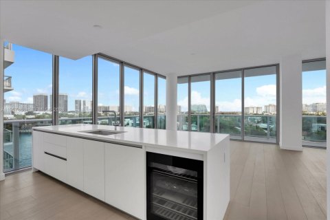 Condo in Bay Harbor Islands, Florida, 4 bedrooms № 2090879 - photo 3