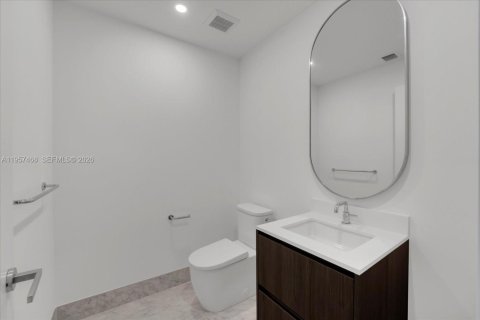 Condo in Bay Harbor Islands, Florida, 4 bedrooms № 2090879 - photo 15