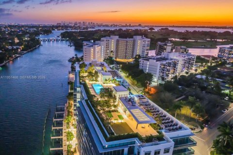 Condo in Bay Harbor Islands, Florida, 4 bedrooms № 2090879 - photo 27