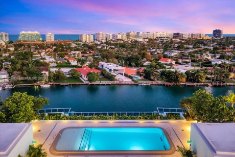 Condo in Bay Harbor Islands, Florida, 4 bedrooms № 2090879 - photo 25