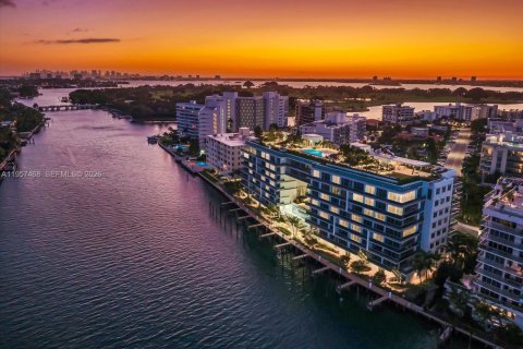 Condo in Bay Harbor Islands, Florida, 4 bedrooms № 2090879 - photo 24