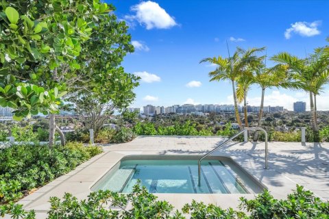 Condo in Bay Harbor Islands, Florida, 4 bedrooms № 2090879 - photo 20