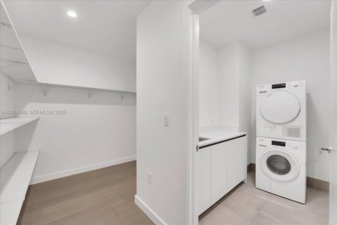 Condo in Bay Harbor Islands, Florida, 4 bedrooms № 2090879 - photo 16